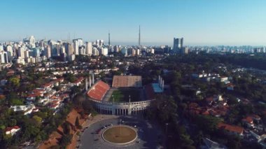 Sao Paulo Brezilya 'nın şehir manzarası. Şehir merkezindeki spor merkezinin göz kamaştırıcı manzarası. Sao Paulo Brezilya şehir merkezindeki futbol stadyumu..