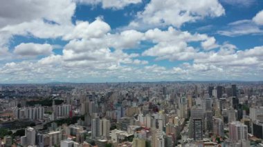 Sao Paulo Brezilya 'nın şehir manzarası. Şehir merkezinin çarpıcı manzarası. Kent simgelerinin Metropolis manzarası.