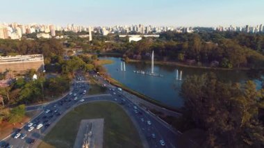 Sao Paulo Brezilya 'nın şehir manzarası. Şehir merkezinin çarpıcı manzarası. Kent simgelerinin Metropolis manzarası.