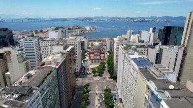 Rio de Janeiro Brezilya. Rio de Janeiro Brezilya şehir merkezindeki Vargas Başkan Bulvarı. Rio de Janeiro Brezilya 'nın turizm kartpostalı. Şehir merkezinin genel görünümü.