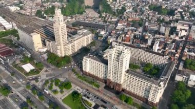 Rio de Janeiro Brezilya. Rio de Janeiro Brezilya şehir merkezindeki Merkez Tren İstasyonu 'nu tarıyoruz. Rio de Janeiro Brezilya 'nın kartpostalı. Şehir merkezindeki tren istasyonu..