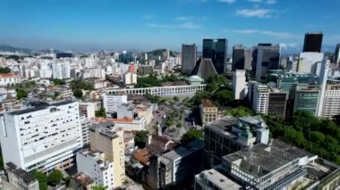 Rio de Janeiro Brezilya şehir merkezini geniş açıdan izliyoruz. Turizm simgesi. Guanabara Körfezi yakınlarındaki ofis binaları..