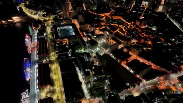 ジャネイロの夜景 ジャネイロブラジルのダウンタウンの照明付きのパノラマ 都市の港湾地帯のランドマークで建物やボート リオデジャネイロの有名都市 — ストック動画