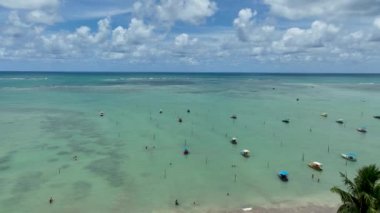 Alagoas Brezilya 'daki Sao Miguel dos Milagres Plajı. Alagoas Brezilya 'daki Mucize Yolu. Tropik seyahat rotası. Kuzeydoğu Brezilya.