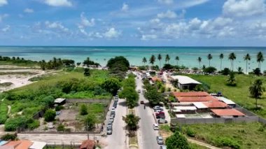 Kuzeydoğu Brezilya. Alagoas Brezilya 'daki Sao Miguel dos Milagres Plajı. Alagoas Brezilya 'daki Mucize Yolu. Tropikal seyahat hedefi.