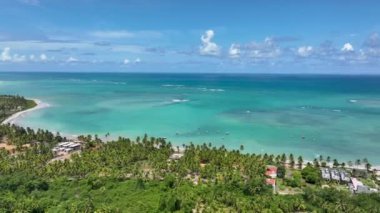 Kuzeydoğu Brezilya. Alagoas Brezilya 'daki Sao Miguel dos Milagres Plajı. Alagoas Brezilya 'daki Mucize Yolu. Tropikal seyahat hedefi.