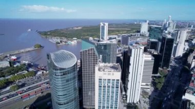 Buenos Aires Arjantin şehri. Arjantin 'in şehir merkezindeki turizm manzarası. Turizm simgesi. Şehir merkezinin dışında. Buenos Aires 'in şehir manzarası.