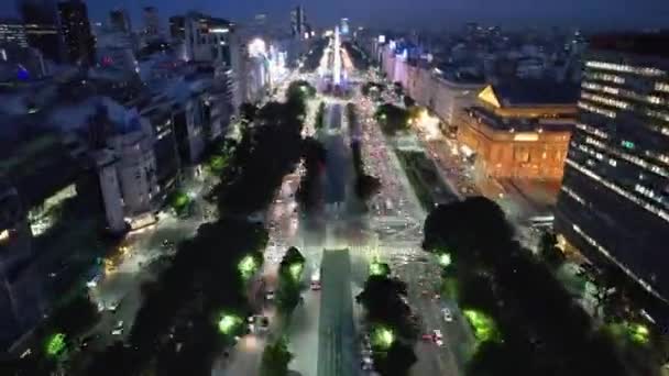 Illumination Avenue Downtown Buenos Aires Argentina Nacht Schwenk Weite Landschaft — Stockvideo