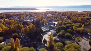 Patagonya Arjantin. Santa Cruz Arjantin 'deki El Calafate şehrinin manzarası. Doğa manzarası. Çöl manzarası. Patagonya Arjantin. Patagonya manzarası. El Calafate Arjantin Şehri.