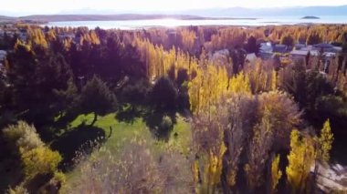 Patagonya Arjantin. Santa Cruz Arjantin 'deki El Calafate şehrinin manzarası. Doğa manzarası. Çöl manzarası. Patagonya Arjantin. Patagonya manzarası. El Calafate Arjantin Şehri.