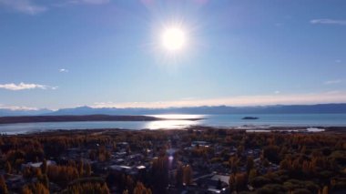 Patagonya Arjantin. Santa Cruz Arjantin 'deki El Calafate şehrinin manzarası. Doğa manzarası. Çöl manzarası. Patagonya Arjantin. Patagonya manzarası. El Calafate Arjantin Şehri.