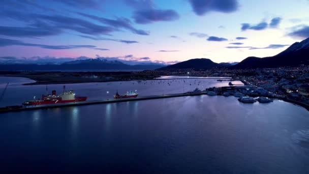 Sonnenuntergang Stadtbild Der Stadt Ushuaia Argentinien Auf Feuerland Sonnenuntergangslandschaft Einer — Stockvideo
