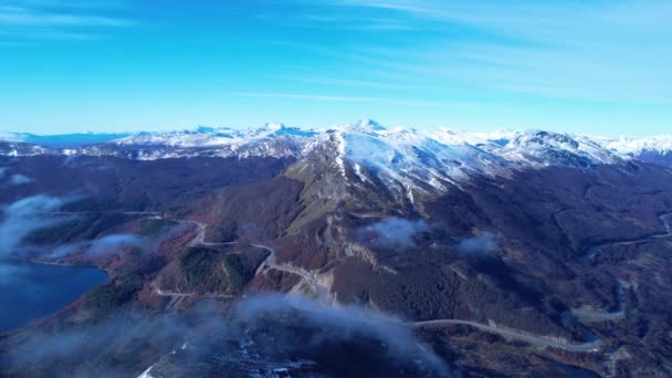 アルゼンチンのパタゴニア ティエラ フエゴのウシュアイア アルゼンチン州の素晴らしい雪の山のピークは 世界を終わらせると呼ばれます アルゼンチンのウシュアイア パタゴニア ウシュアイア アルゼンチン Terra — ストック動画