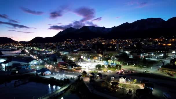 位于火地岛的乌斯怀亚 Ushuaia Argentina 的日落城景观 山间风景秀丽的小镇 日落之城乌斯怀亚阿根廷 Patagonia Argentina Ushuaia Tierra — 图库视频影像