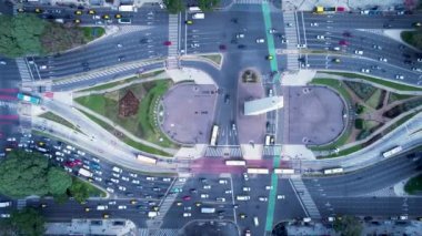 Buenos Aires Arjantin şehir merkezinde. Arjantin 'in şehir merkezindeki turistik manzaranın panoramik manzarası. Turistik bir dönüm noktası. Şehir merkezinin dışında. Buenos Aires 'in şehir manzarası.