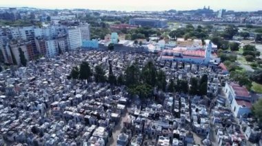 Buenos Aires Arjantin şehir merkezinde Recoleta. Arjantin 'in şehir merkezindeki turistik manzaranın panoramik manzarası. Turistik bir dönüm noktası. Şehir merkezinin dışında. Buenos Aires 'in şehir manzarası.