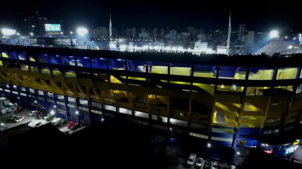 阿根廷布宜诺斯艾利斯市中心体育中心 夜景浩瀚 旅游地标繁华 旅游地标 市区的户外 布宜诺斯艾利斯市的城市景观 — 图库视频影像