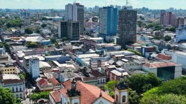 Manaus Brazil şehir merkezindeki metropol katedralinin panoramik manzarası. Turizm simgesi şehir manzarası. Manaus Brezilya şehir merkezindeki Amazon Ortaçağ kilisesi.
