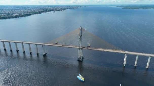 マナウス ブラジル マナウスブラジルのダウンタウンのランドマークつり橋 郵便はがきの町アマゾナス州のマナウスの首都 交通機関の有名な橋 屋外の都市のシーン 目的地 — ストック動画