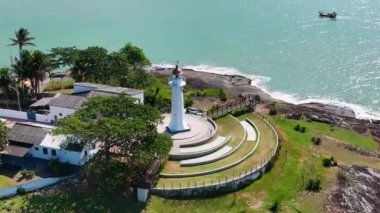 Santa Luzia Deniz Feneri 'nin tropikal manzarası Vila Velha Vitoria eyaleti Espirito Santo Brezilya' da. Tatil için gidilecek yer. Vitoria Espirito Santo 'daki ünlü Santa Luzia deniz feneri..