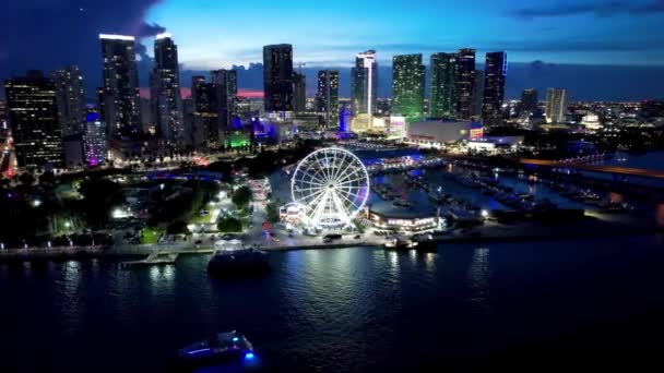 Miamis Skyline Natten Flygande Nattlandskap Centrala Miami Florida Usa Stadslandskap — Stockvideo