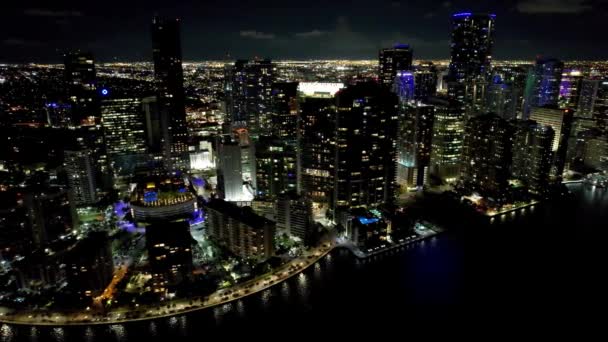 Нічний Пейзаж Маямі Флорида Сша Нічний Повітряний Ландшафт Приголомшливих Будівель — стокове відео