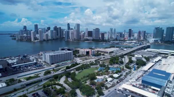 Cityscape Miami Floride États Unis Paysage Aérien Superbes Bâtiments Circulation — Video
