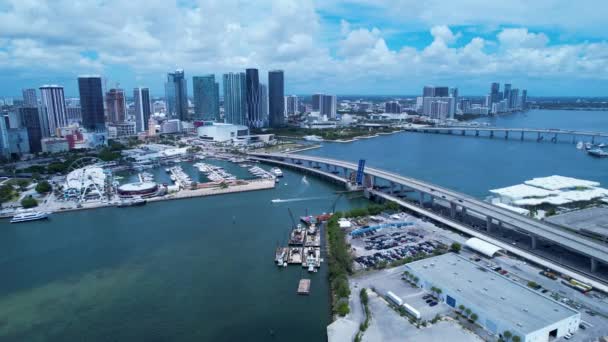 Cityscape Miami Floride États Unis Paysage Aérien Superbes Bâtiments Circulation — Video