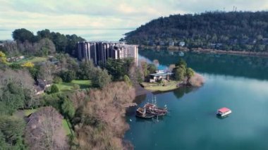 Pucon Şili. Şili Patagonya 'sı. Şili 'nin güneyindeki ünlü kırsal şehir Pucon. Seyahat güzergahı. Tatil seyahati. Şili Patagonya 'da Pucon Şili.