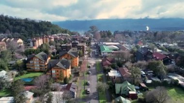 Pucon Şili. Şili Patagonya 'sı. Şili 'nin güneyindeki ünlü kırsal şehir Pucon. Seyahat güzergahı. Tatil seyahati. Şili Patagonya 'da Pucon Şili.