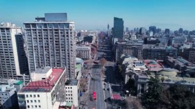 Santiago Şili 'nin And Dağları yakınlarındaki hava manzarası. Turistik bir dönüm noktası. Şehir manzarası Santiago Şili. Seyahat yerleri. Tatiller seyahat eder. Santiago Şili 'nin şehir manzarası.