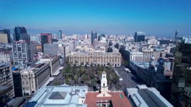 Santiago Şili 'nin And Dağları yakınlarındaki hava manzarası. Turistik bir dönüm noktası. Şehir manzarası Santiago Şili. Seyahat yerleri. Tatiller seyahat eder. Santiago Şili 'nin şehir manzarası.