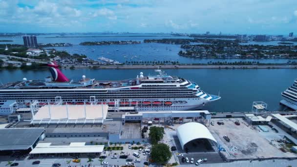 Воздушный Пейзаж Потрясающего Круизного Судна Порту Майами Док Станции Майами — стоковое видео