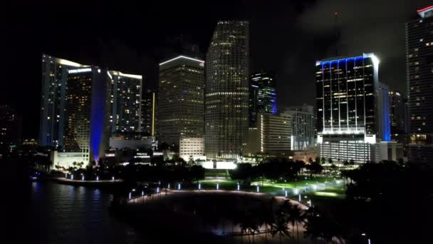 Paisaje Nocturno Miami Florida Estados Unidos Paisaje Aéreo Nocturno Impresionantes — Vídeos de Stock