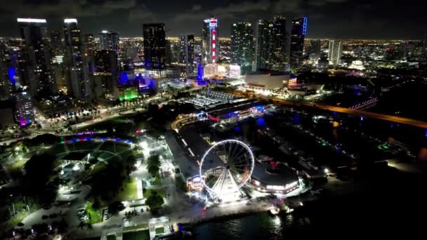 Éjszakai Városkép Miami Florida Egyesült Államok Éjszakai Légi Táj Lenyűgöző — Stock videók