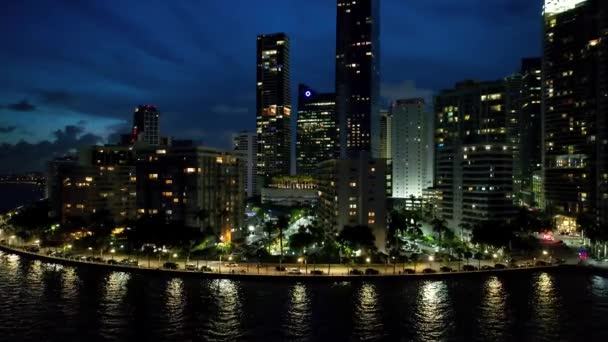 Éjszakai Városkép Miami Florida Egyesült Államok Éjszakai Légi Táj Lenyűgöző — Stock videók