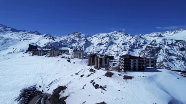 Panoramiczny Widok Ośrodek Narciarski Zaśnieżonych Andach Niedaleko Santiago Chile Górski — Wideo stockowe