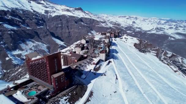 Santiago Şili Yakınlarındaki Dağları Ndaki Kayak Merkezinin Panoramik Manzarası Kar — Stok video