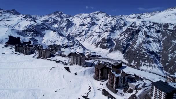 Vista Panorámica Del Centro Estación Esquí Las Montañas Nevadas Los — Vídeos de Stock