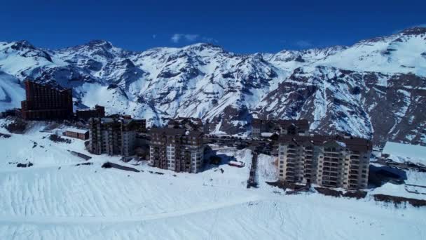 Panoramablick Auf Das Skigebiet Verschneiten Andengebirge Der Nähe Von Santiago — Stockvideo