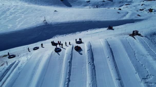 Vista Panorámica Del Centro Estación Esquí Las Montañas Nevadas Los — Vídeo de stock