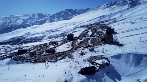 Vista Panorámica Del Centro Estación Esquí Las Montañas Nevadas Los — Vídeos de Stock