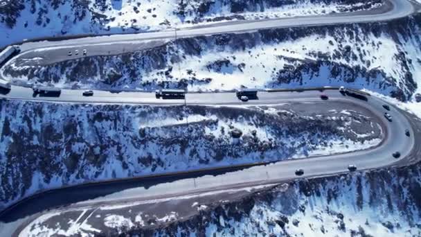 Famosa Estrada Sinuosa Nas Montanhas Dos Andes Rodovia Los Caracoles — Vídeo de Stock