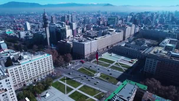 智利圣地亚哥靠近安第斯山脉的空中景观 旅游地标 智利圣地亚哥的城市生活风景 旅游目的地 度假旅行 智利圣地亚哥的城市景观 — 图库视频影像