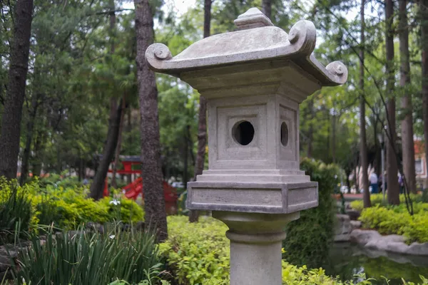 Escultura de pedra tradicional japonesa em Masayoshi Ohira Park — Fotografia de Stock