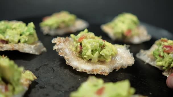 Pork rinds with guacamole on traditional Mexican comal — Stock Video