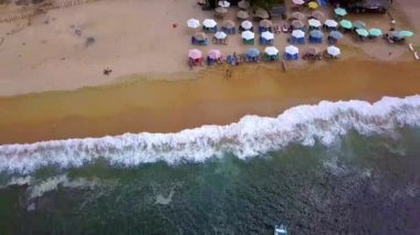 Puerto Vallarta 'da huzurlu dalgaların ve plajların güzel hava manzarası
