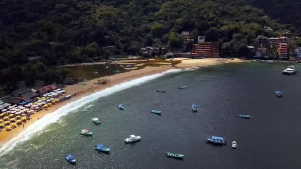 Hermosa vista aérea de la playa de Puerto Vallarta — Vídeos de Stock