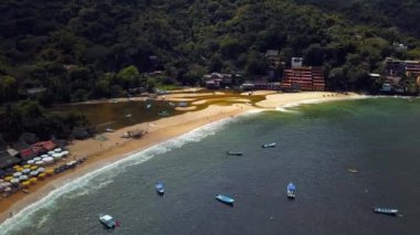 Puerto Vallarta plajının güzel hava manzarası