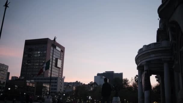 Güzel Sanatlar Sarayı ve Mexico City 'nin üstündeki günbatımının güzel manzarası. — Stok video